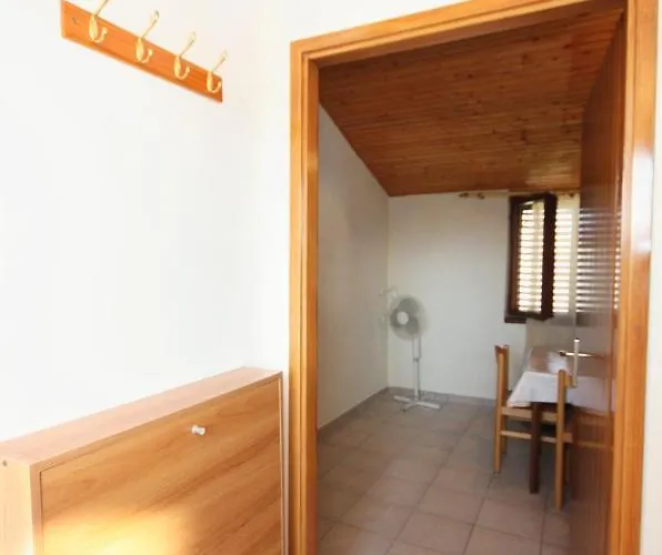 Apartamento With Parking Space Jezera, Murter - 5093 Jezera
